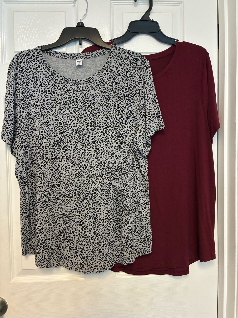 Old Navy Luxe Leopard Print Short Sleeve Tee & Burgundy Solid Tee Set